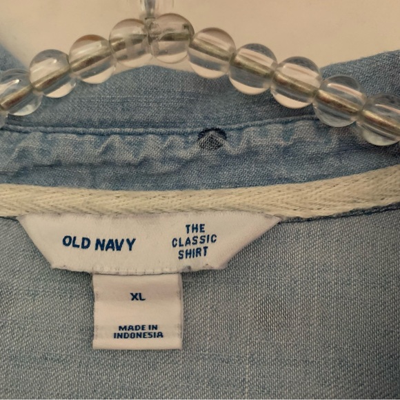 OLD NAVY Women's Blue Chambray with Navy Polka Dot Button Down Shirt XLa… - Picture 3 of 3